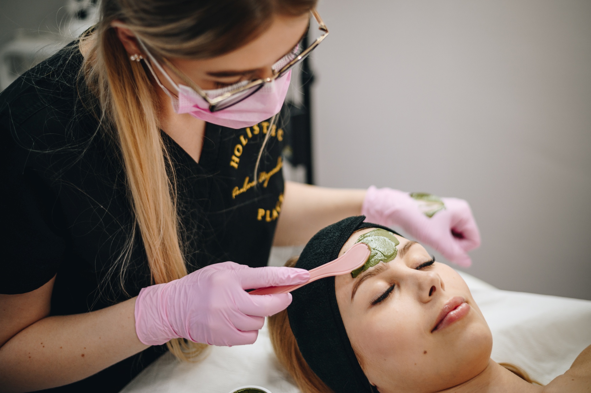 Zabieg kosmetologiczny na twarz – pielęgnacja skóry