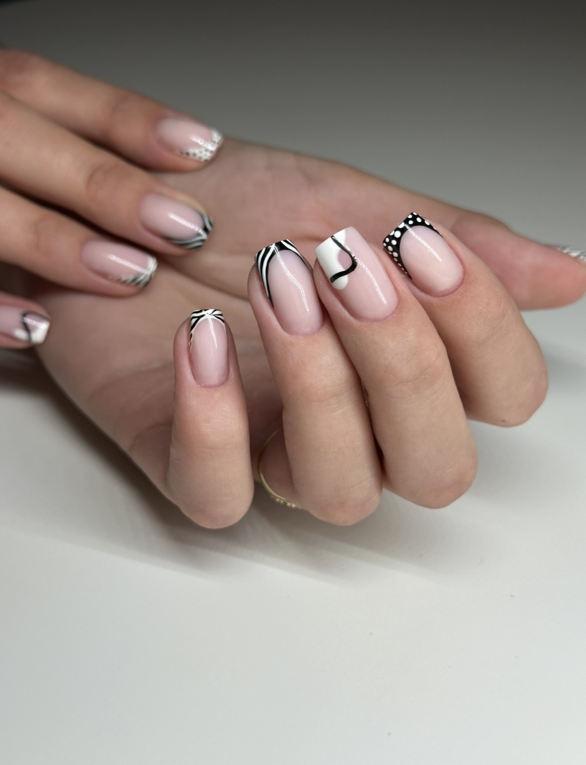 Stylizacja paznokci – manicure i pedicure